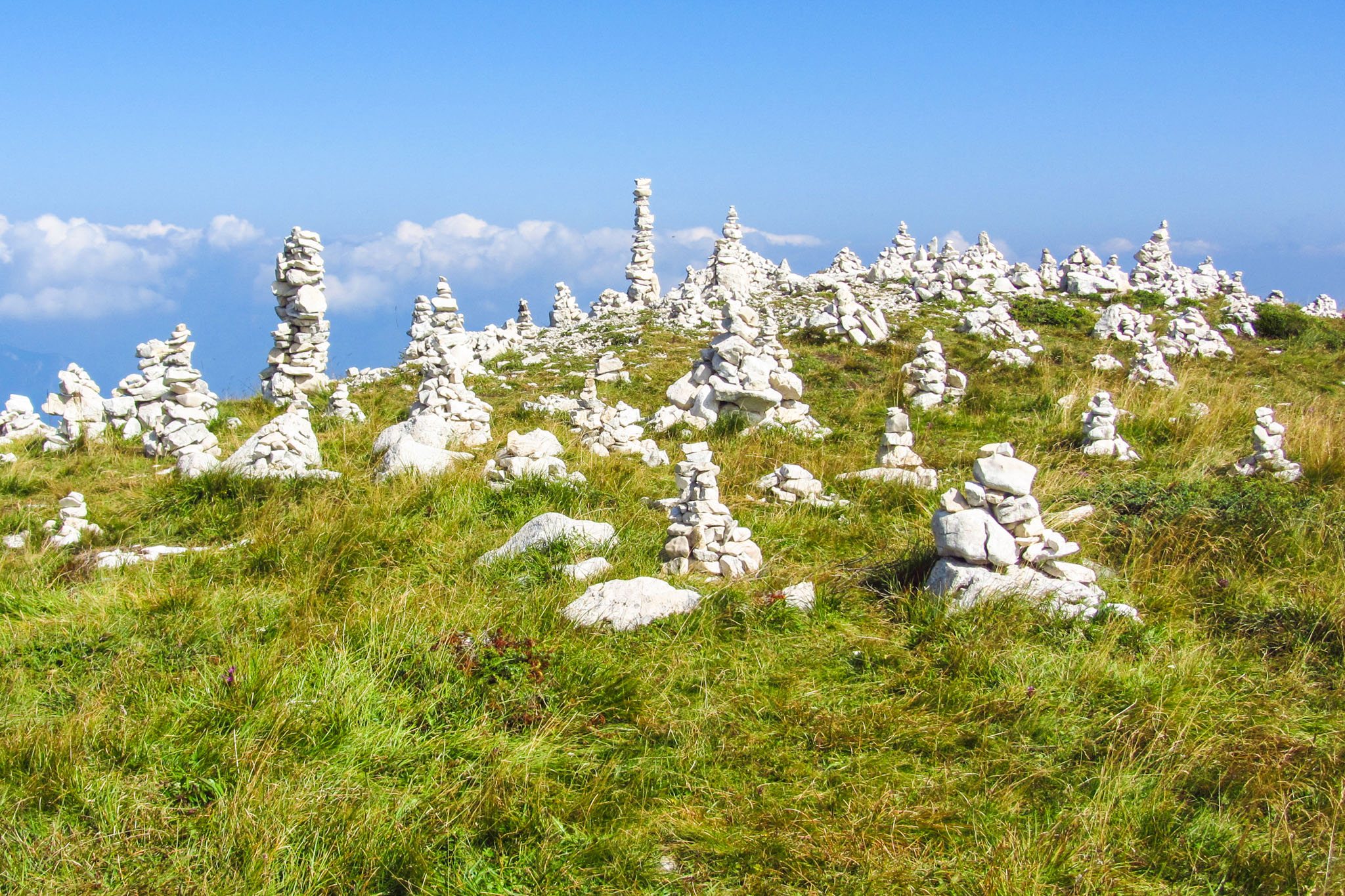 Die Steinmännchen auf dem Weg zur Cima Pozzette Die Steinmännchen auf dem Weg zur Cima Pozzette