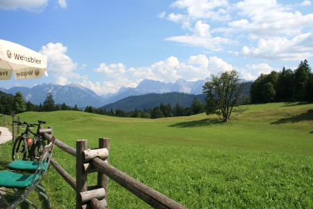 Aussicht vom Biergarten des Gschwandtnerbauern