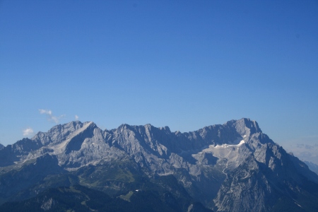 Blick zum Wetterstein mit Zugspitze, Alpspitz und Waxensteinen