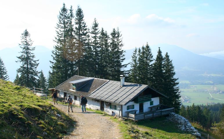 Die Bucheralm auf dem Abstiegsweg zurück nach Fischbachau