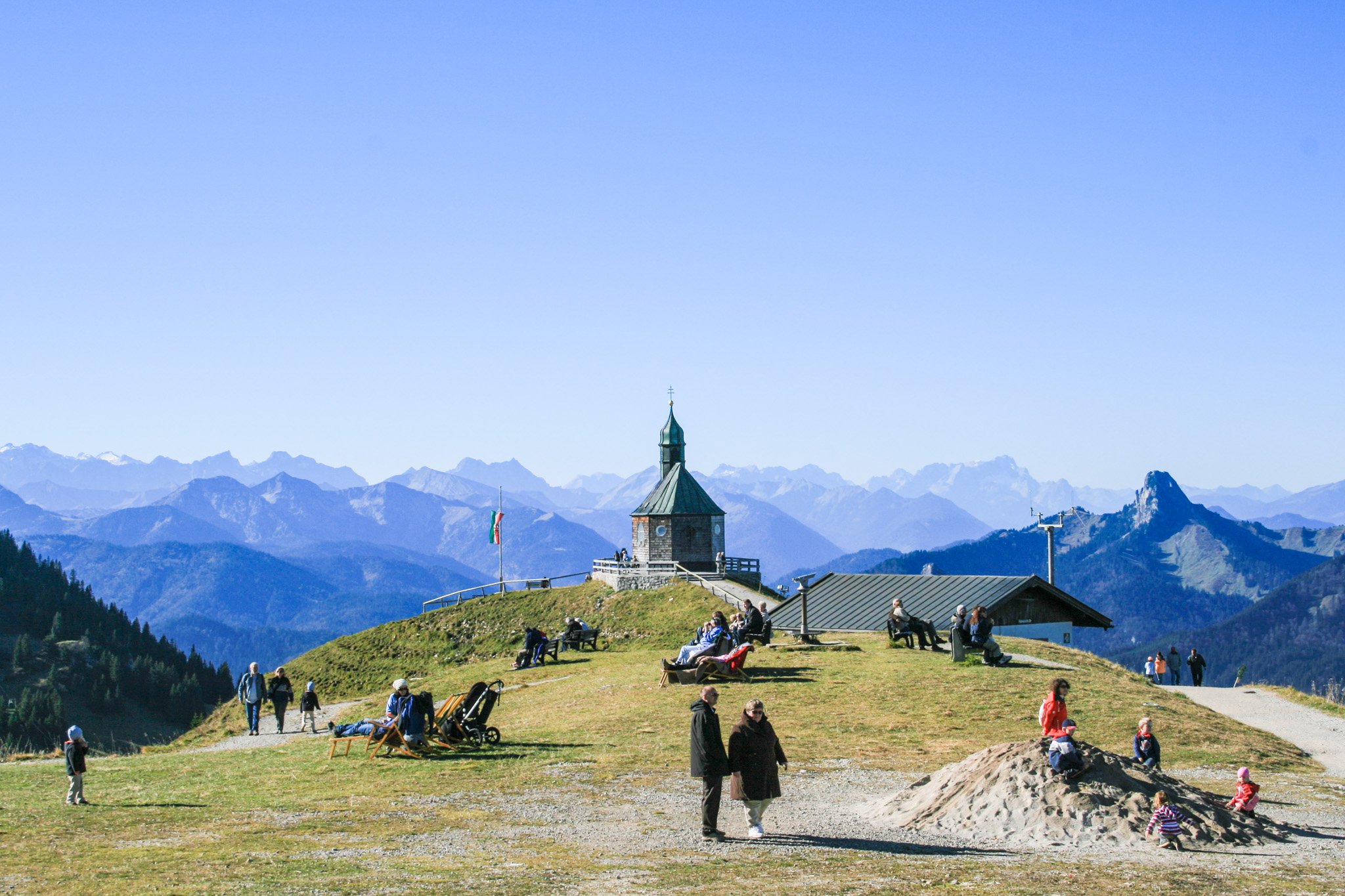 Nur wenige Meter neben der Bergstation der Wallbergbahn steht die Kapellt