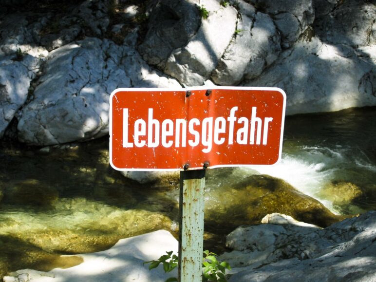 Bei Notfällen in den Alpen ist das alpine Notsignal wichtig