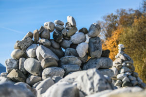 Ein kunstvoller Bogen als Steinmauer