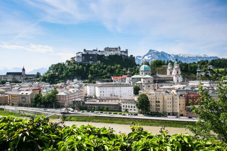 Vom Kapuzinerberg blickt man direkt auf die Altstadt und die Festung Hohensalzburg