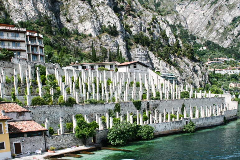 Historische Zitronen-Gewächshäuser, die Limonaie, direkt am Gardasee