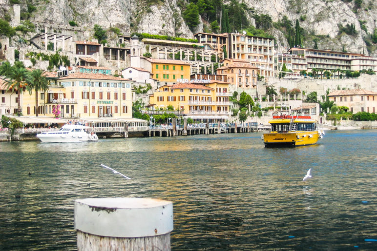 Limone sul Garda - im Ort sieht man die Pfeiler der Limonaie