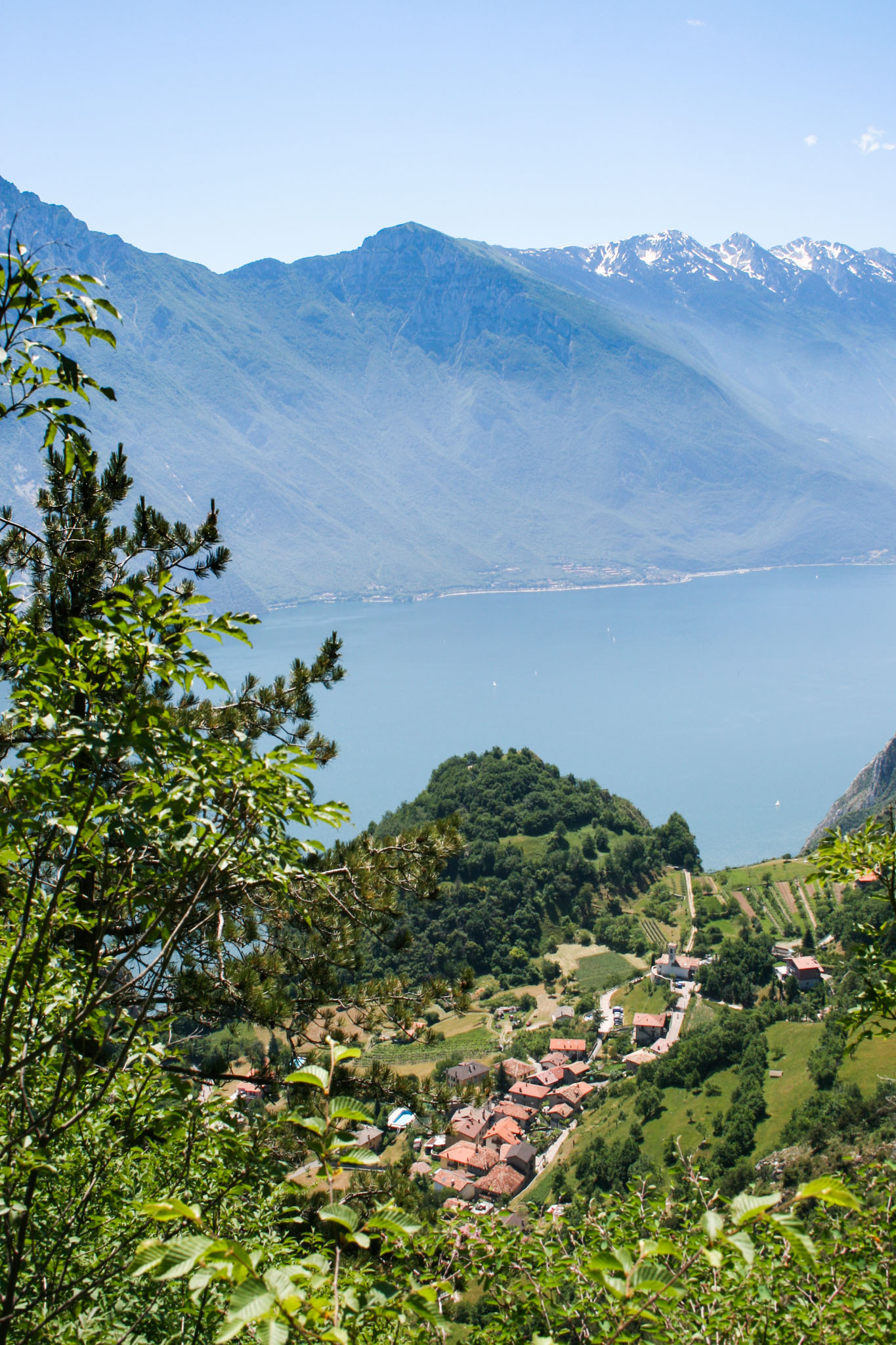 Unten liegt Pregasina, gegenüber der Monte Baldo Unten liegt Pregasina, gegenüber der Monte Baldo