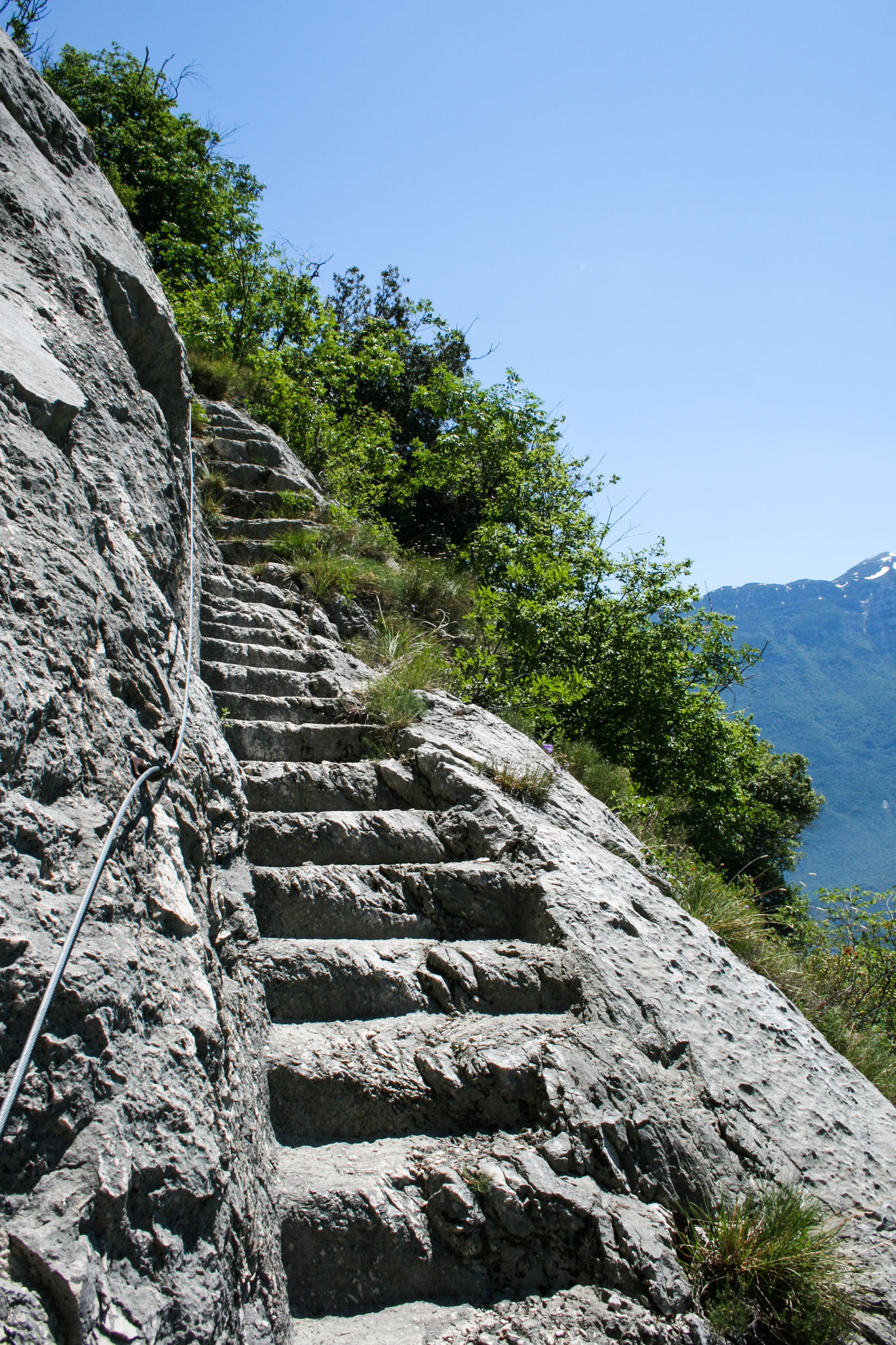 Hier geht's rauf und steil runter - Treppe zum Gipfel Hier geht's rauf und steil runter - Treppe zum Gipfel