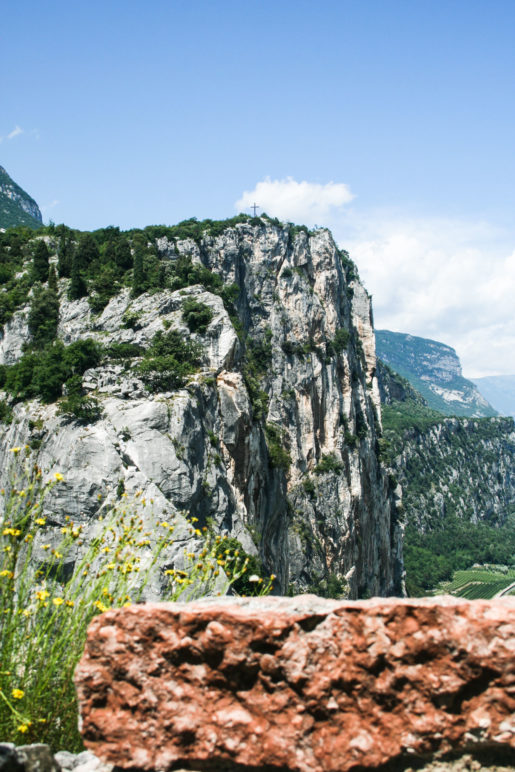 Der Blick von der Burg zum Colodri