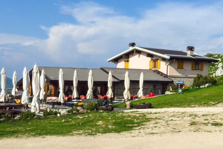 An der Berghütte La Capannina am Monte Baldo