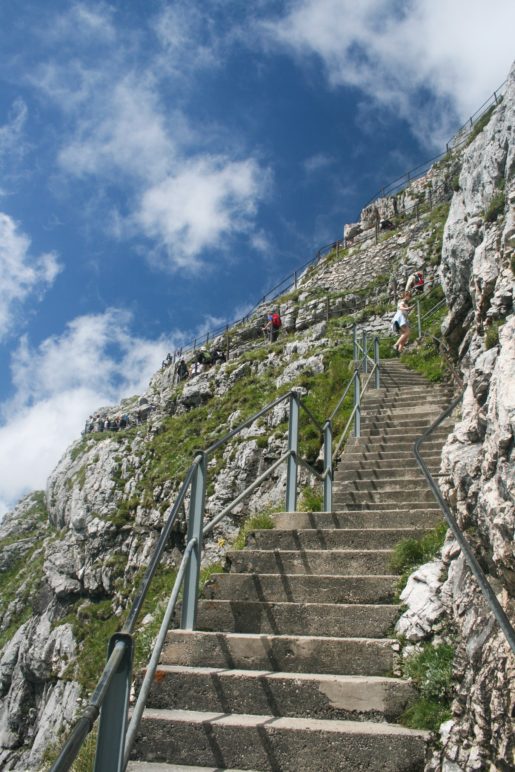 Viele Treppen führen zum Gipfel