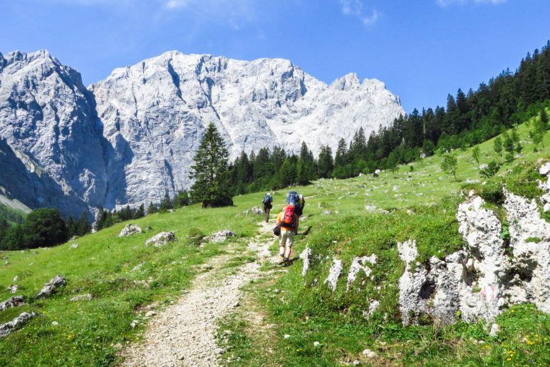 Wir wandern auf Grubenkarspitze und Dreizinkenspitze zu