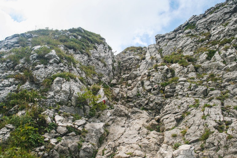 Seilversicherung im Aufstieg zum Taubensteingipfel