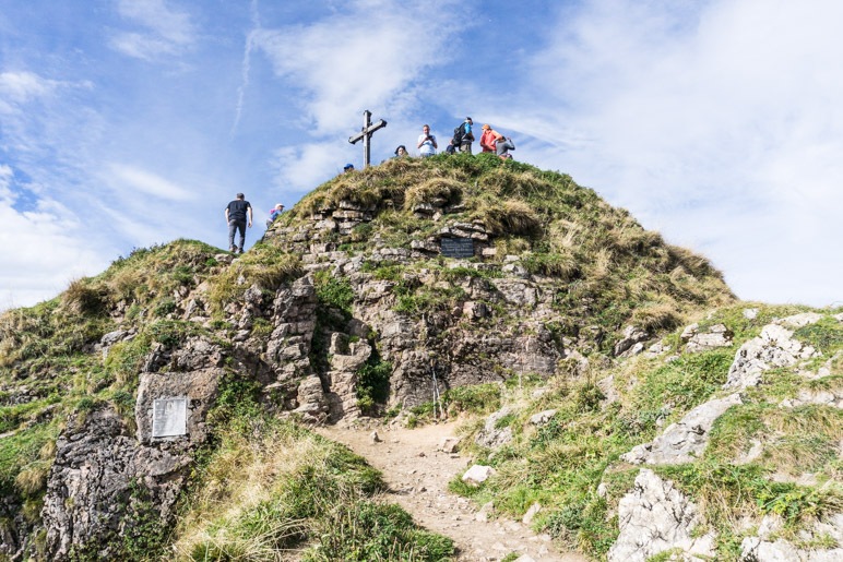 Eine letzte Felsstufe, dann stehen wir auf dem Gipfel der Rotwand