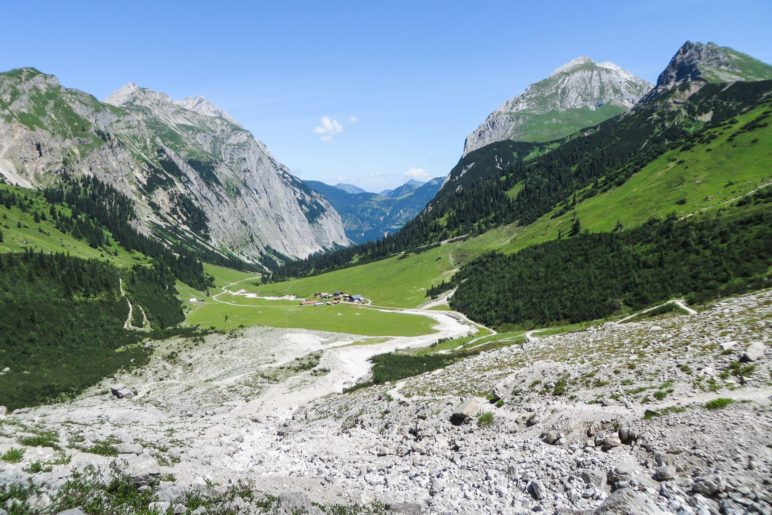 Ein Blick ins Laliderertal mit der Lalidereralm-Niederleger