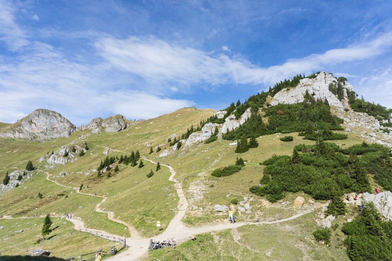 Die Wege vom Rotwandhaus führen ins Tal, zur Gipfelstation der Taubensteinbahn, zum Rotwand-Gipfel und zu den Ruchenköpfen