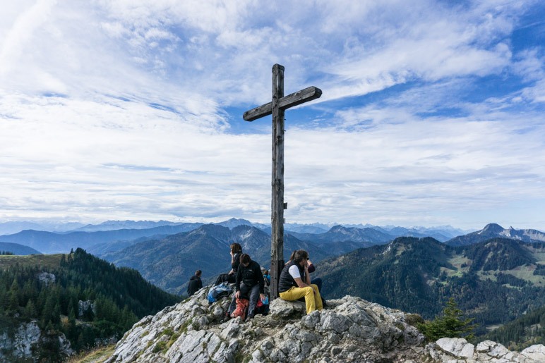 Das erste Gipfelkreuz des Tages: Auf dem Taubenstein