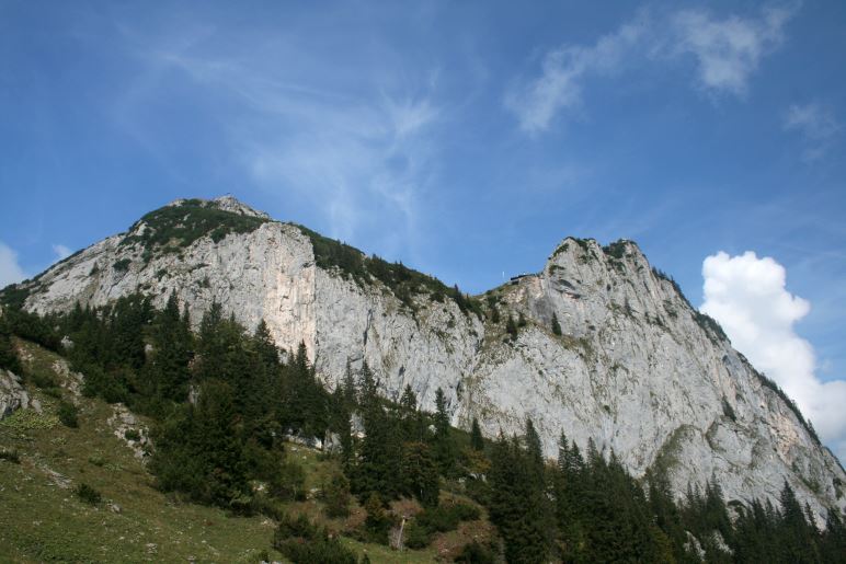 Roßstein und Buchstein, dazwischen die Tegernseer Hütte