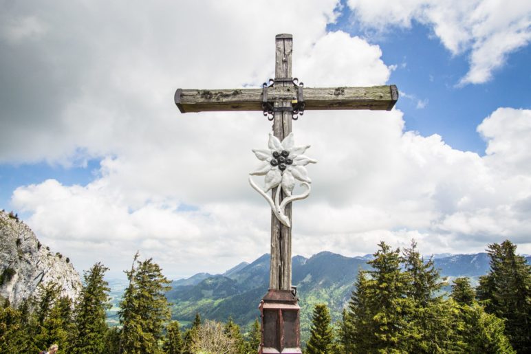 Das Gipfelkreuz des Heubergs