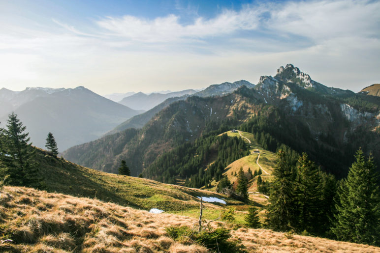 Am Sattel mit Blick auf die Kampenwand