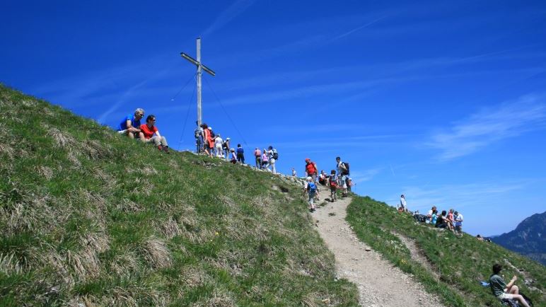 Geschafft: Das Jochberg-Gipfelkreuz