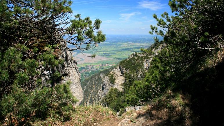 Blick vom Wanderweg nach Norden - und in die Tiefe