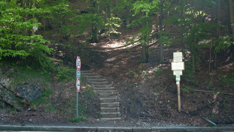 Hier beginnt die Wanderung: Einstieg am Kesselberg