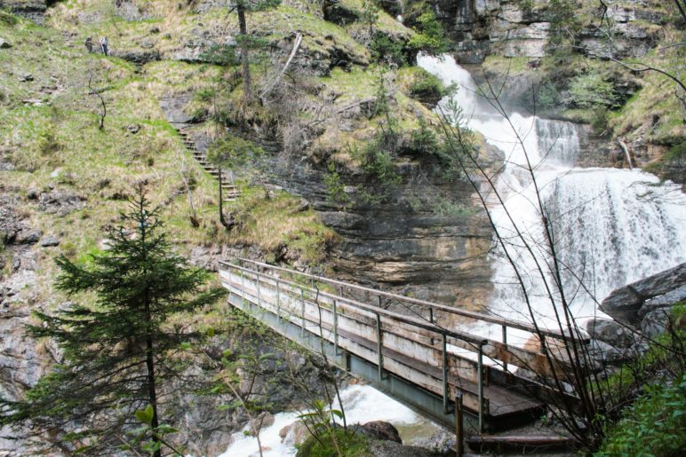 Die Brücke über die Kuhfluchtfälle