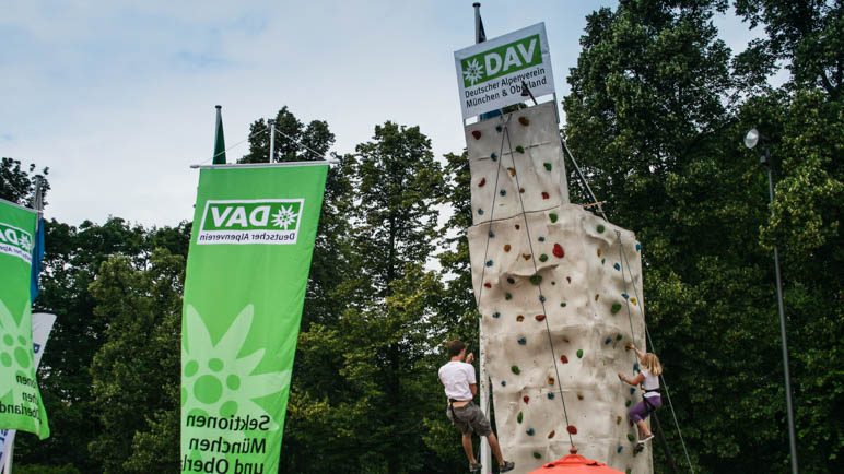 Ideal für erste Kletterversuche: Der Kletterturm des Alpenvereins