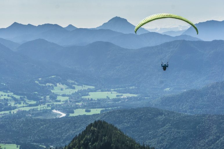 Der Startplatz der Paraglider ist nur wenige Meter vom Brauneckhaus entfernt