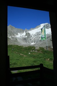 Der Ausblick aus der Hütte auf die kommende Strecke zum Schönbichler Horn