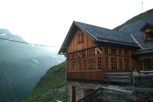 Das Furtschaglhaus in der Dämmerung