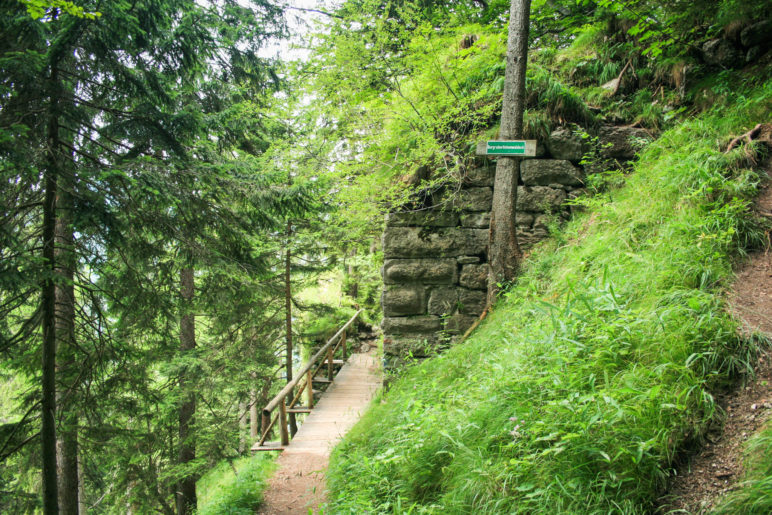 Die Brücke an der Burg Hohenwaldeck