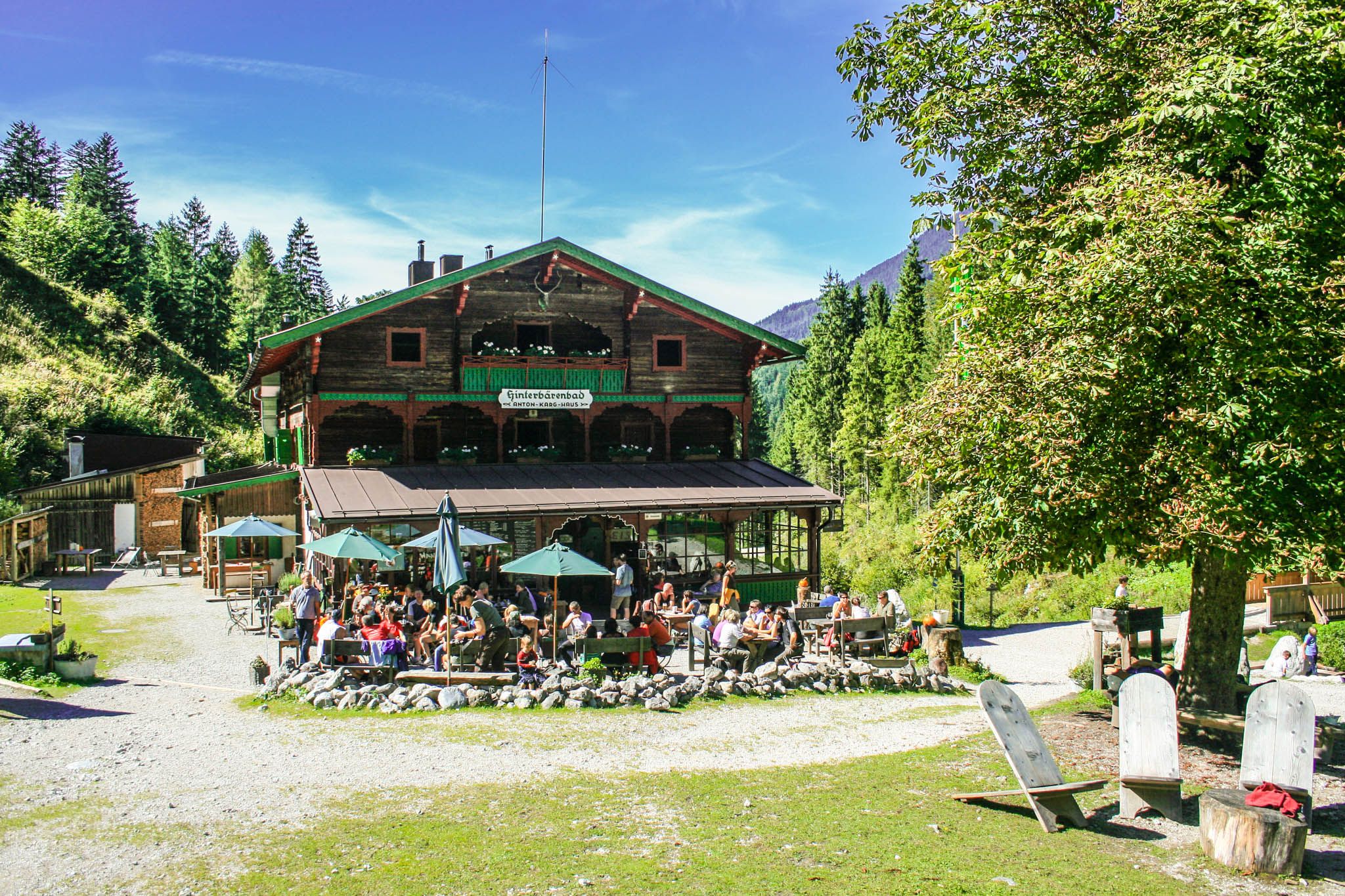 Anton-Karg-Haus und Biergarten