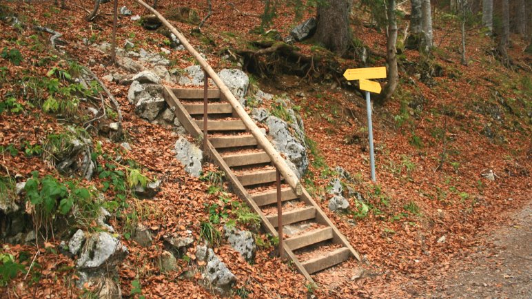 Hier beginnt der Bergsteig zur Materialseilbahn