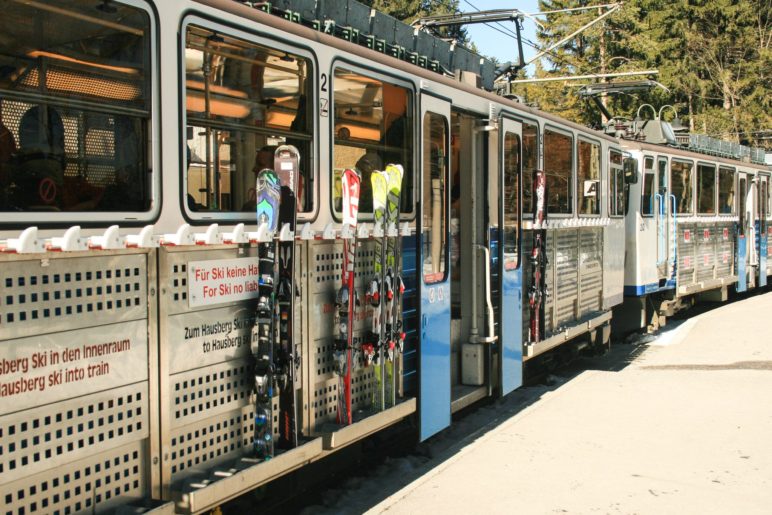 Zugspitzbahn im Bahnhof Eibsee