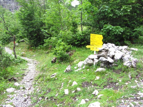 Am Abzweig - Zum Klamml geht's nach links Am Abzweig - Zum Klamml geht's nach links