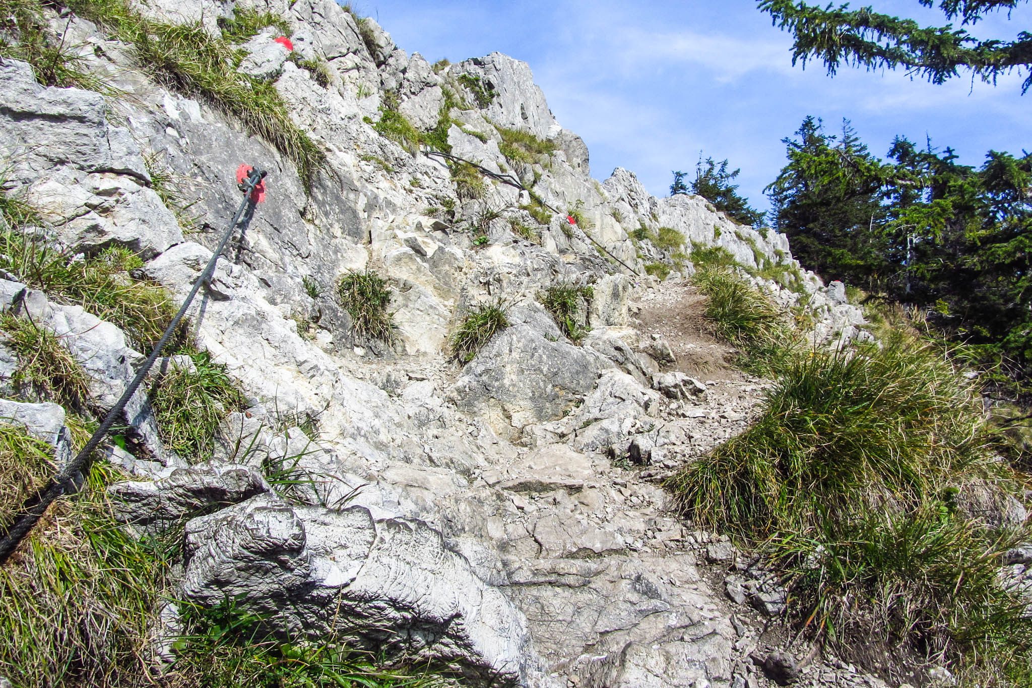Ungewöhnliche Felsen am Brecherspitz-Gratweg