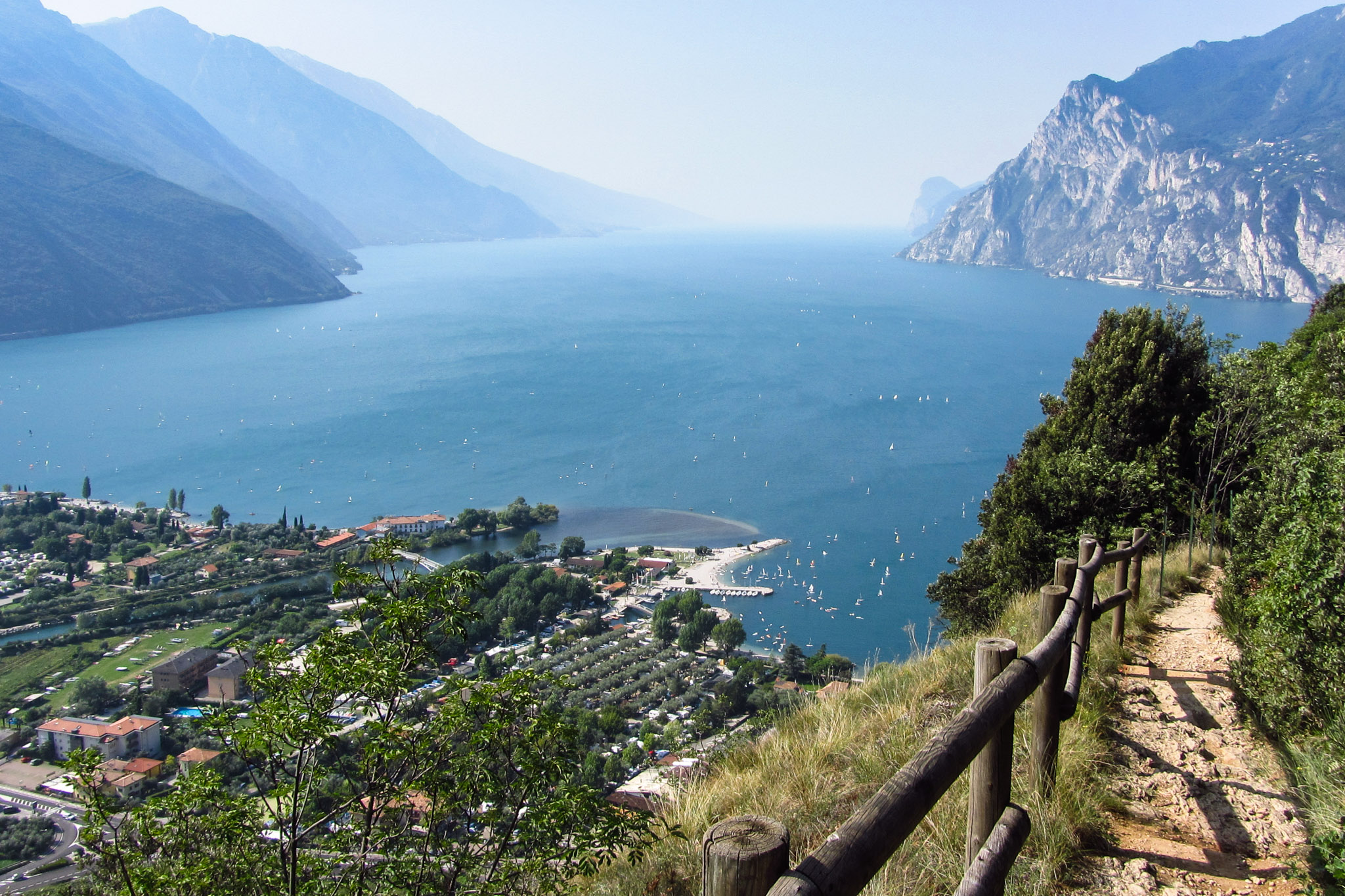Der Gardasee, vom Monte Brione aus gesehen Der Gardasee, vom Monte Brione aus gesehen