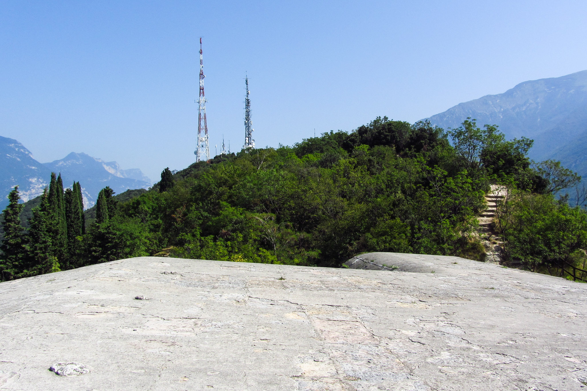 Die Sendemasten auf dem Monte Brione Die Sendemasten auf dem Monte Brione