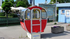 Im Hafen von Prien am Chiemsee: Eine Gondel der Kampenwandbahn.