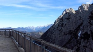 Blick auf die Loferer Steinberge von der Terrasse des Stripsenjochhauses