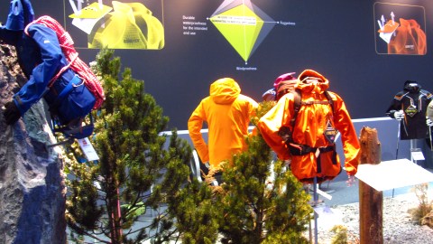 Am Gore-Tex Stand Am Gore-Tex Stand
