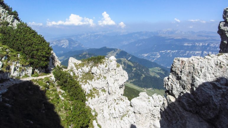 Ein Blick nach Nordosten ins Monte Baldo Hochtal