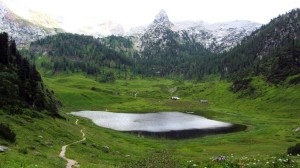 Der Funtensee bei trübem Regenwetter. Kleiner als gedacht ist er.