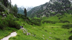 Kurz vor dem Funtensee, um die Ecke rum, dann sieht man das Kärlingerhaus