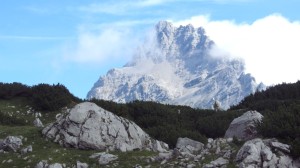 Noch hüllen Wolken die Spitze des Watzmanns ein