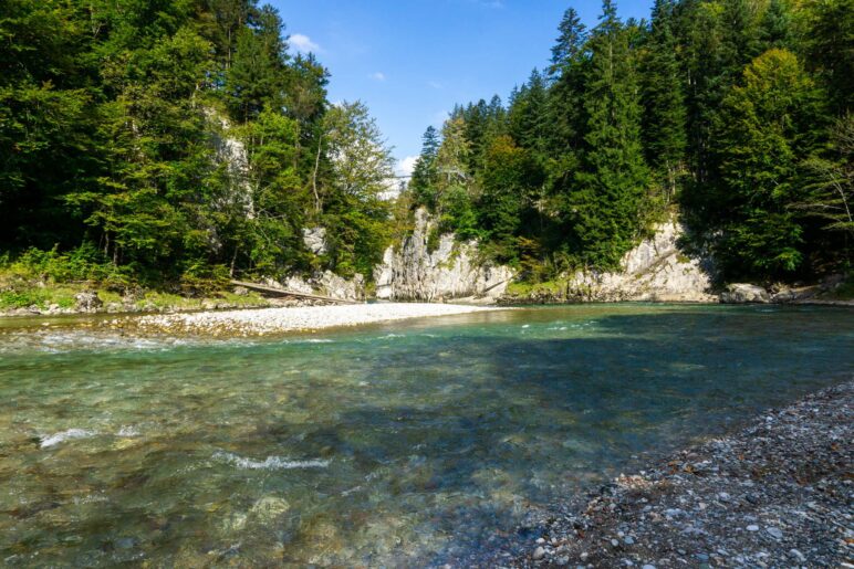 Die Tiroler Achen Richtung Norden und die zweite Hängebrücke