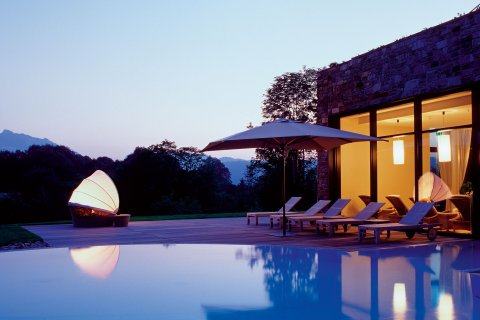 Der Outdoorpool mit Bergblick - Foto: Intercontinental Berchtesgaden Der Outdoorpool mit Bergblick - Foto: Intercontinental Berchtesgaden