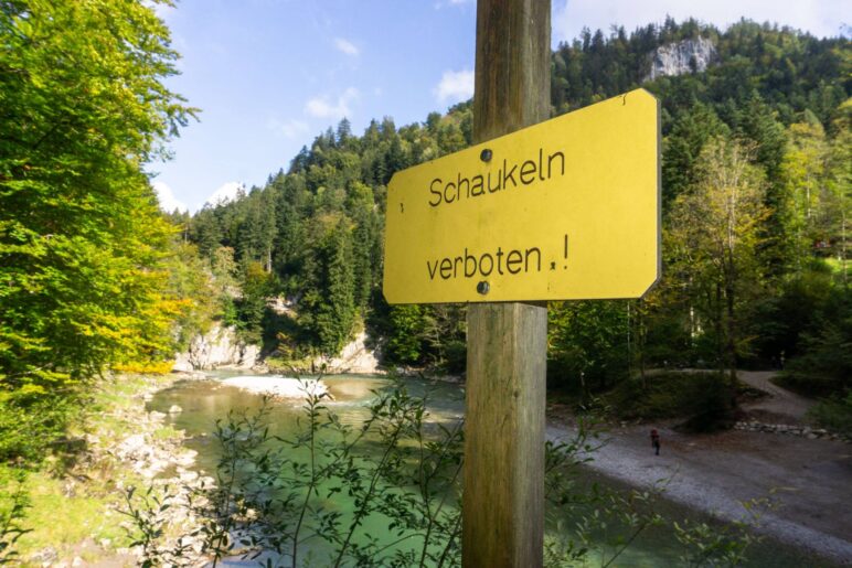 Ach, Menno! Schaukeln verboten